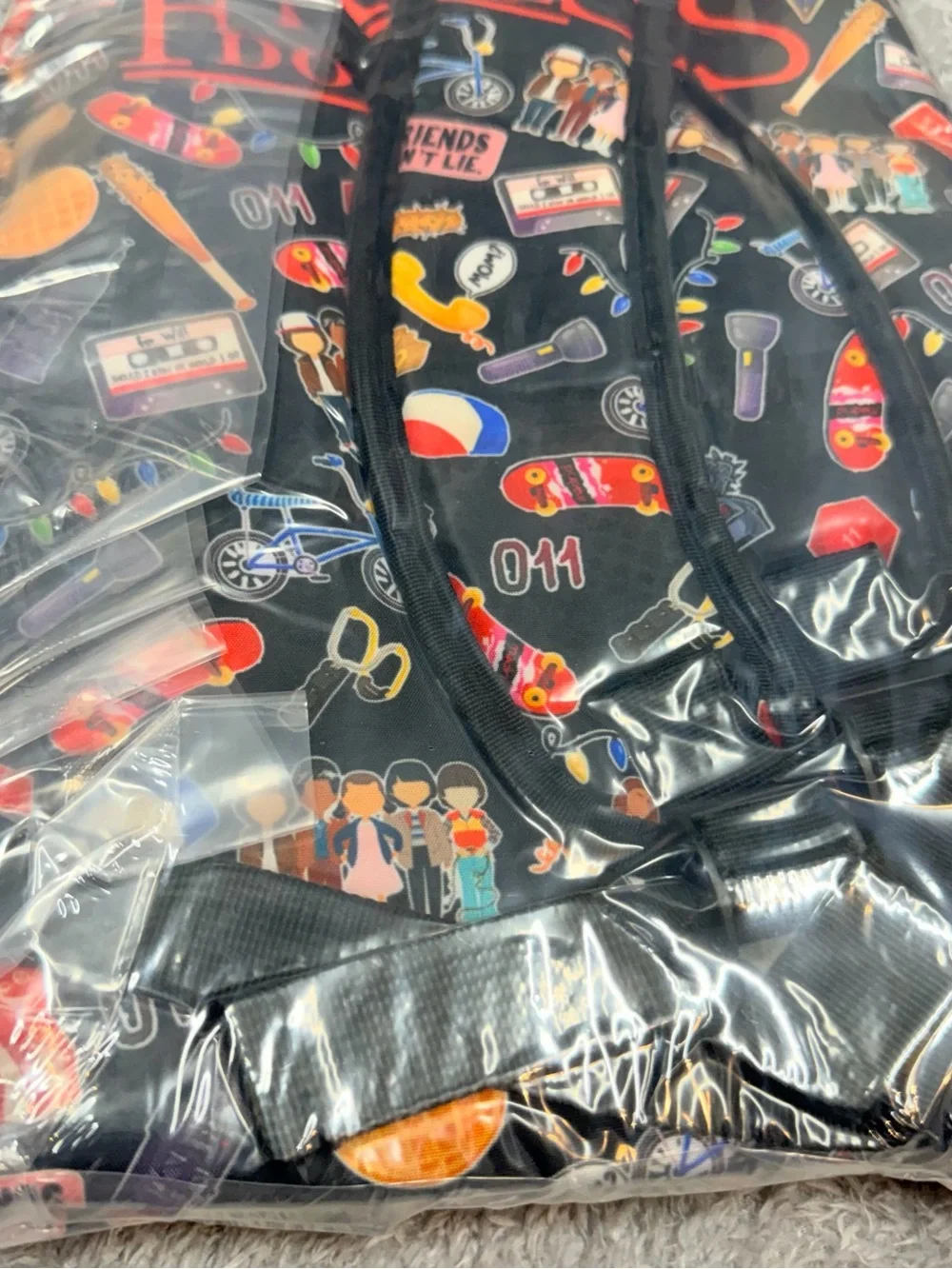 Stranger Things“Friends Don't Lie” Backpack - Black Patterned